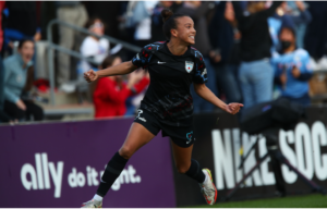 Mallory Puig celebra su gol para Chicago Red Stars